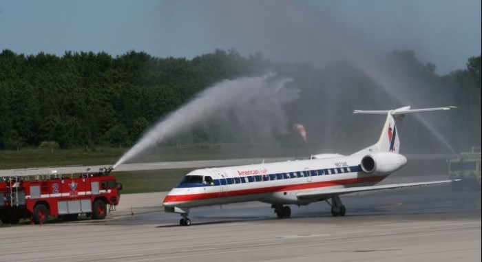 2011 American Airlines launches Chicago service