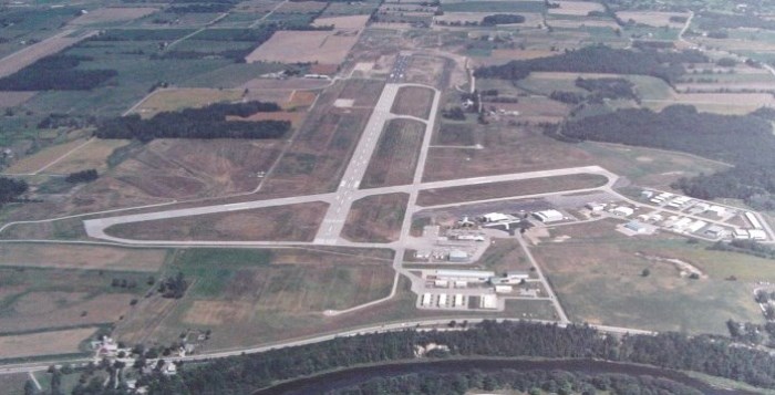 2003 Primary runway expanded to 7000 feet